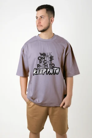 Camiseta oversized maior com ombro deslocado estampa apenas ótimas vibrações de manter a fé