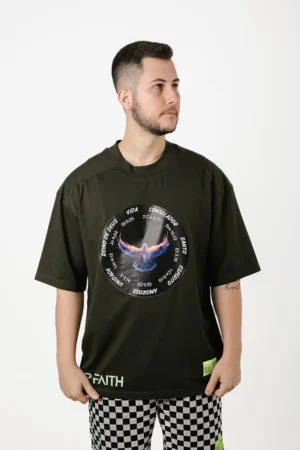 Camiseta oversized maior com ombro deslocado estampa salmo 91